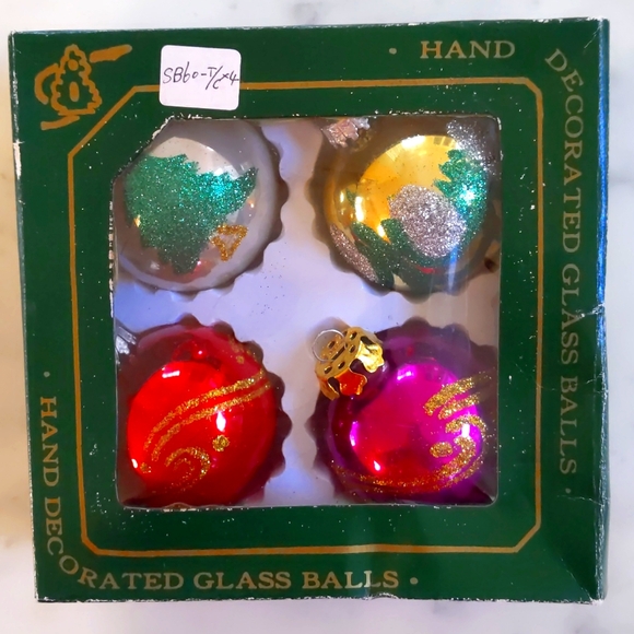 NWT. Hand Decorated Glass Christmas Balls/Ornaments. Set of 4 pcs. - Picture 2 of 2